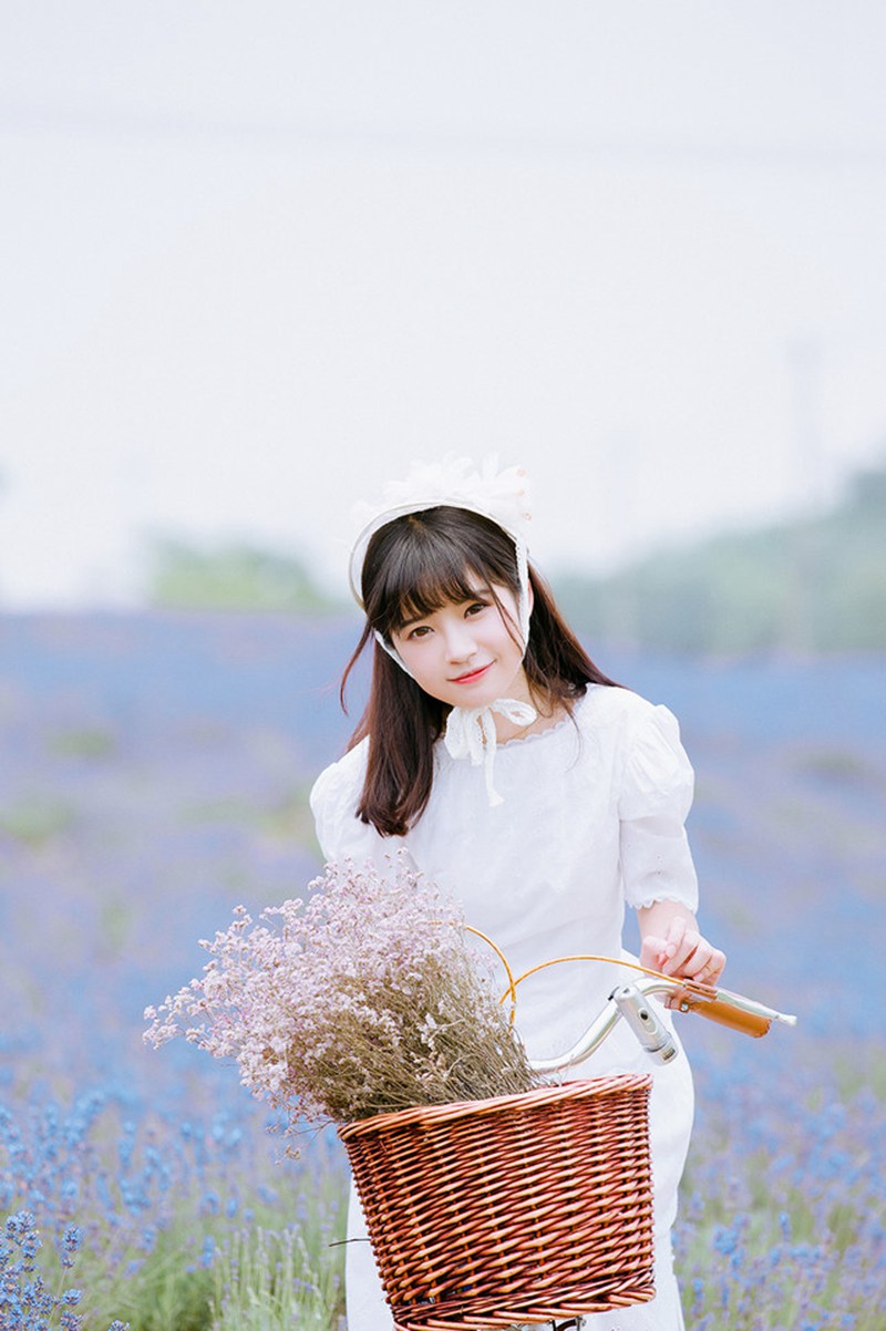 日本90后女模特船岡咲性感诱惑写真 