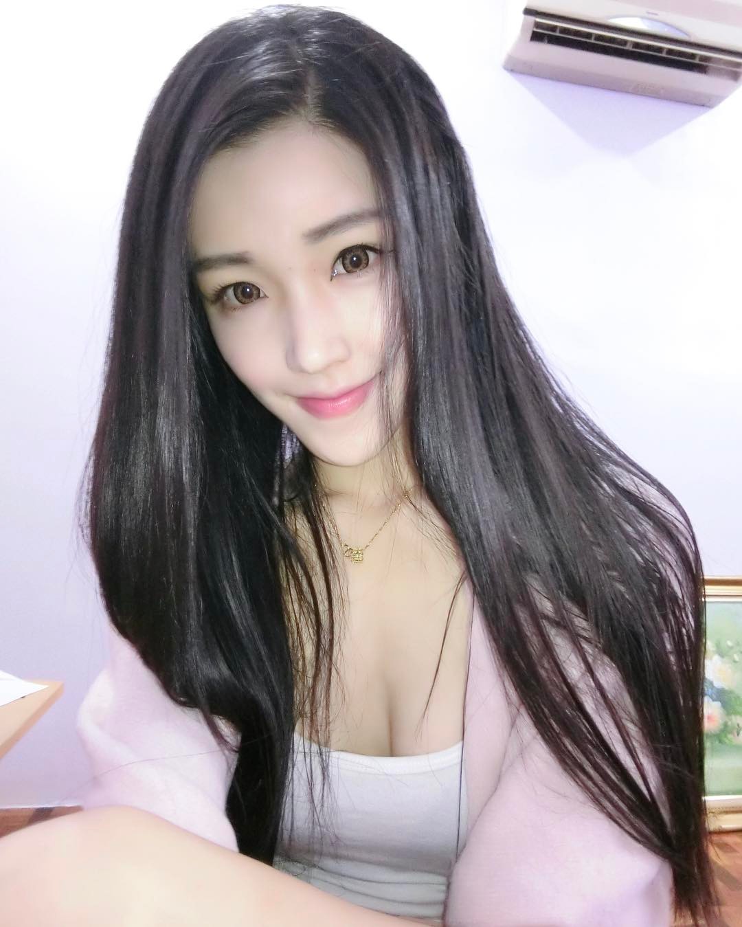 治愈系微笑美女Ivy Kuang私拍美照 