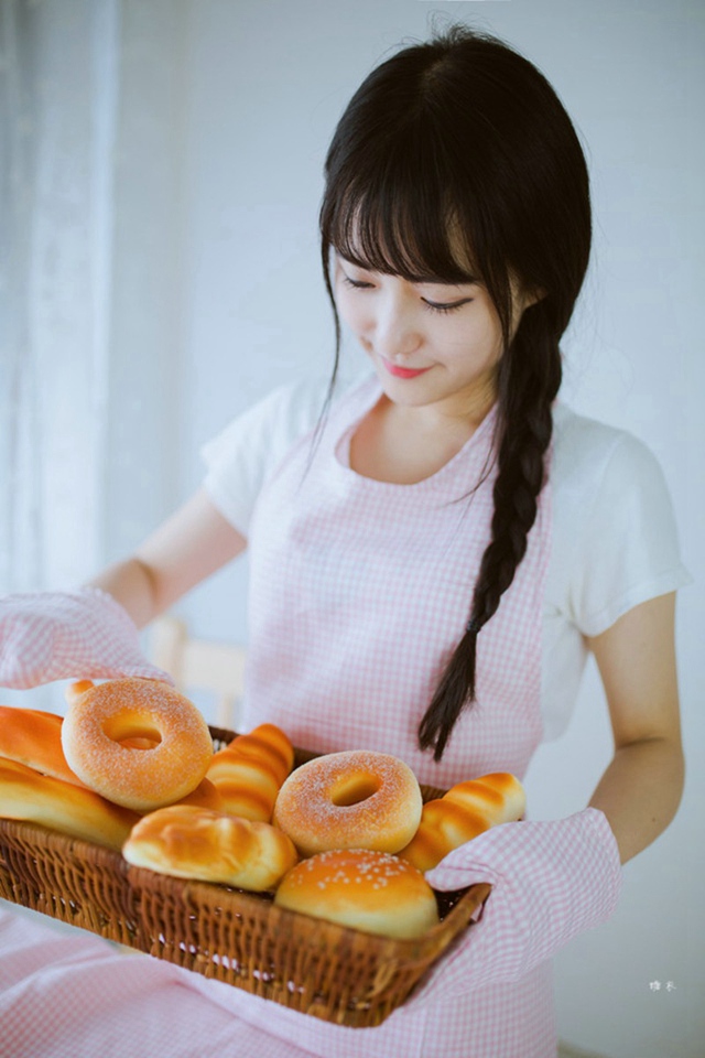 性感制服美女私房上演美腿秀高清写真 