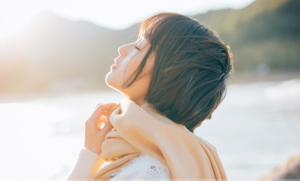 邻家女孩透明内衣酥胸诱惑 