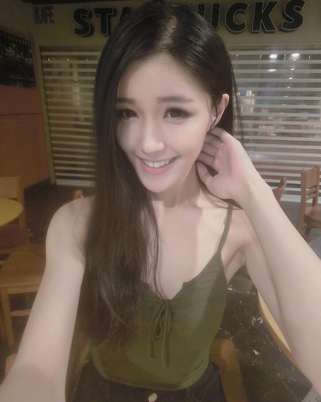 治愈系微笑美女Ivy Kuang私拍美照 