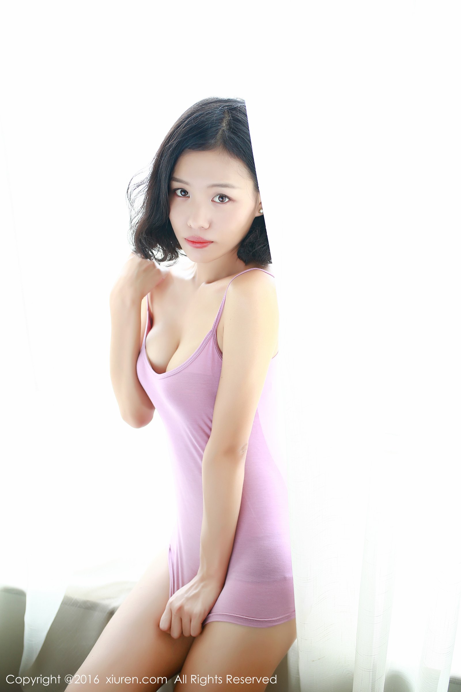 短发美女优莉Yoli居家服性感私房照 