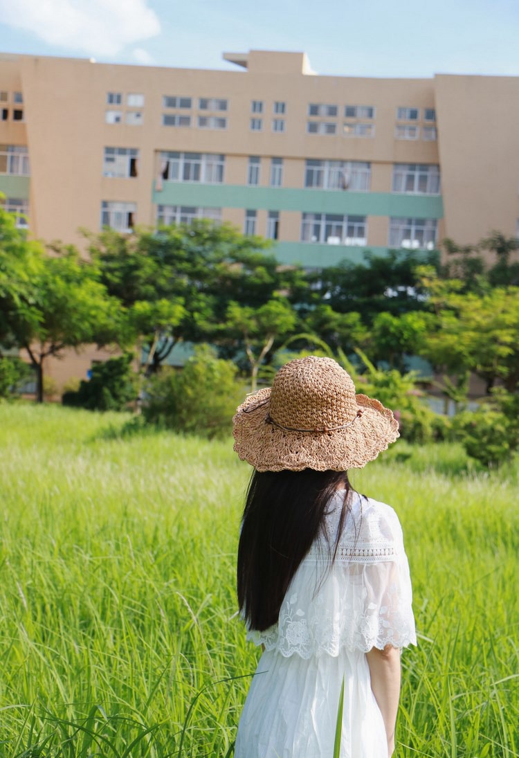 95后小美女傲娇萌萌私房性感内衣秀 