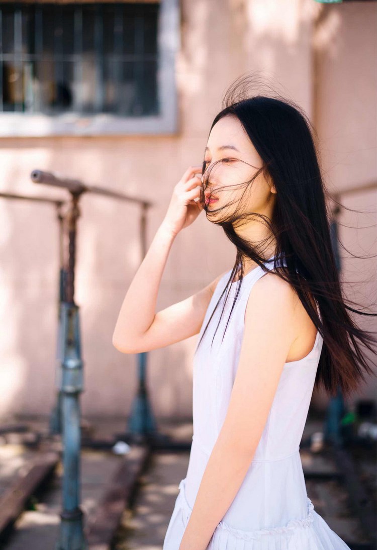 丝袜制服美女杨晨晨诱惑写真图集 