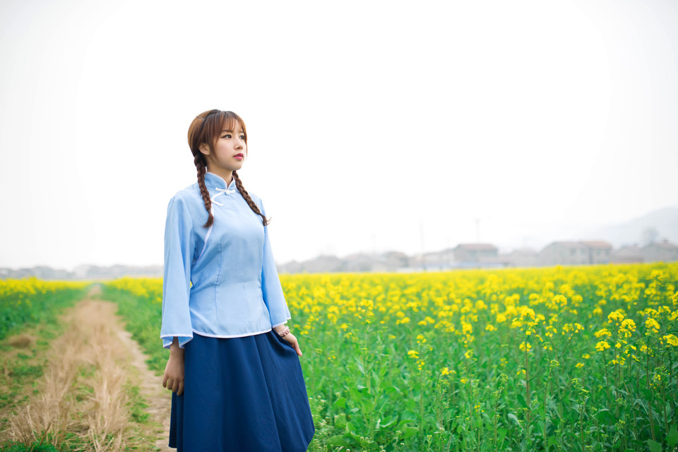 吊带短裙美眉山中真由美私房写真 