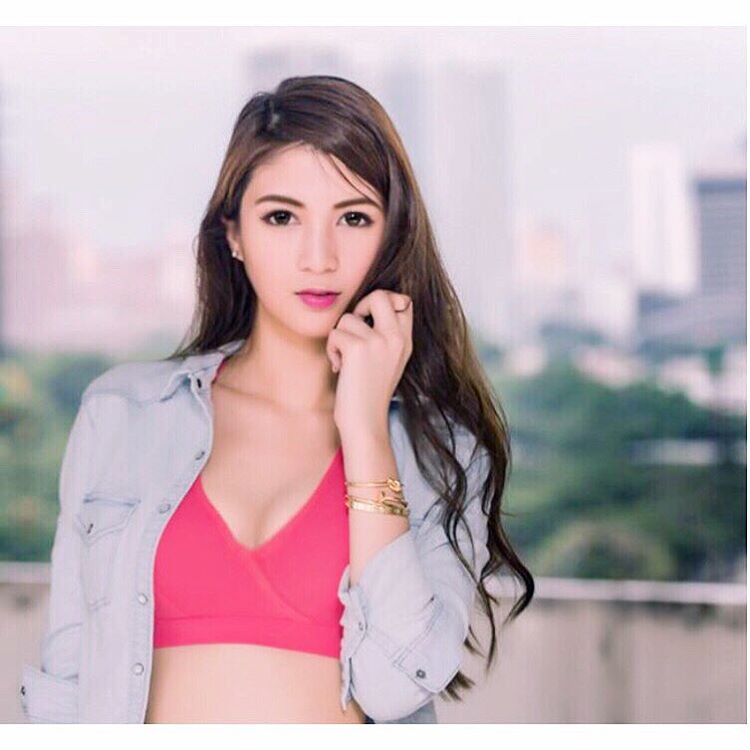 大长腿美女Priscilia Wong私拍照图片 