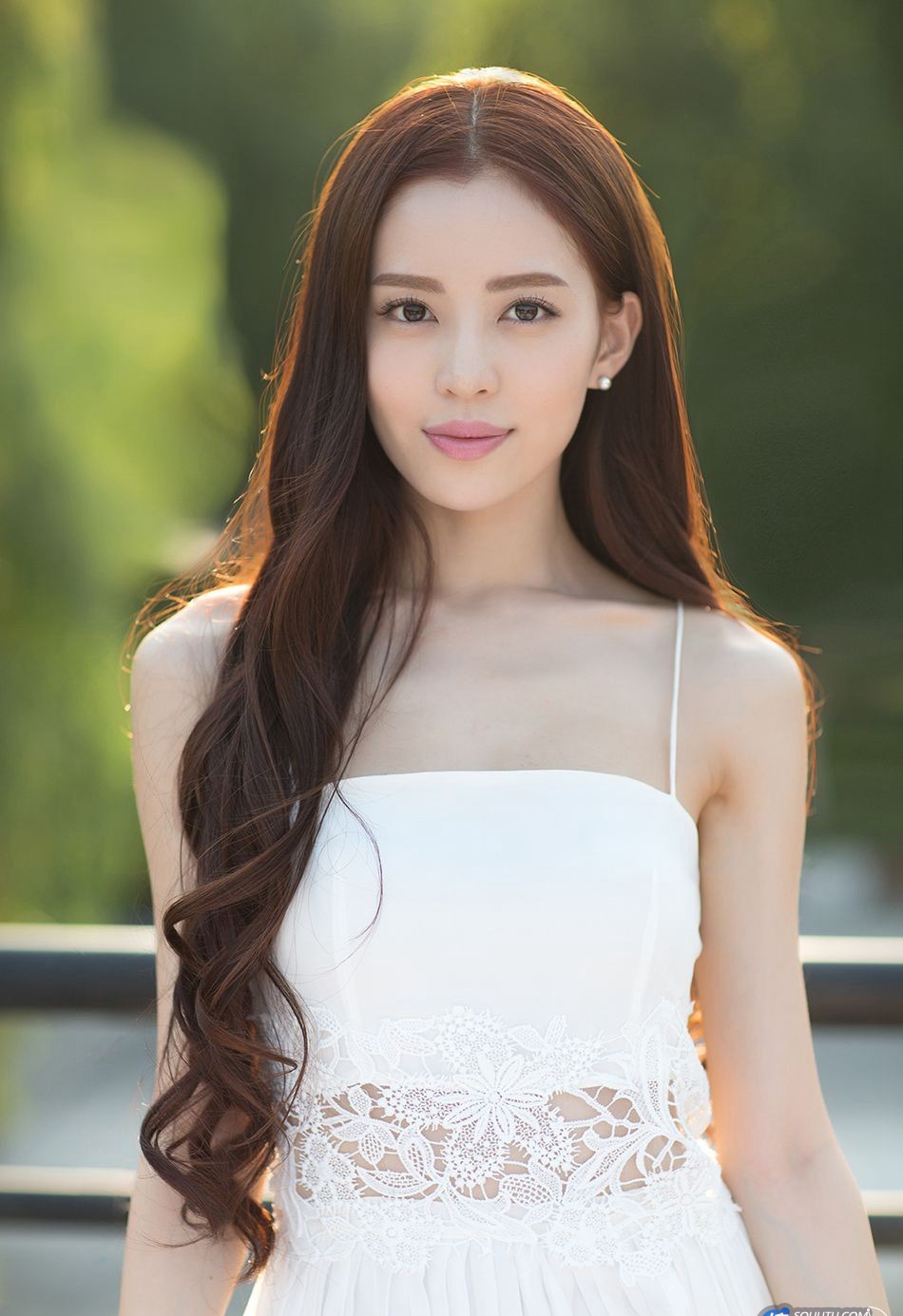 泰国女星莎拉性感身材艺术照 