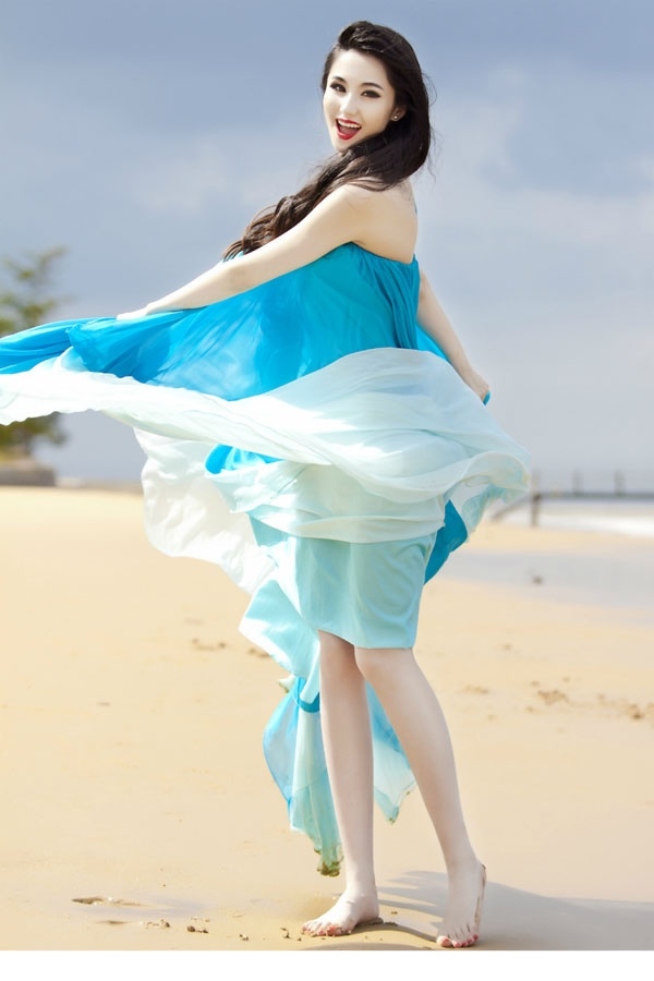 蓝燕海边性感长裙迷人写真