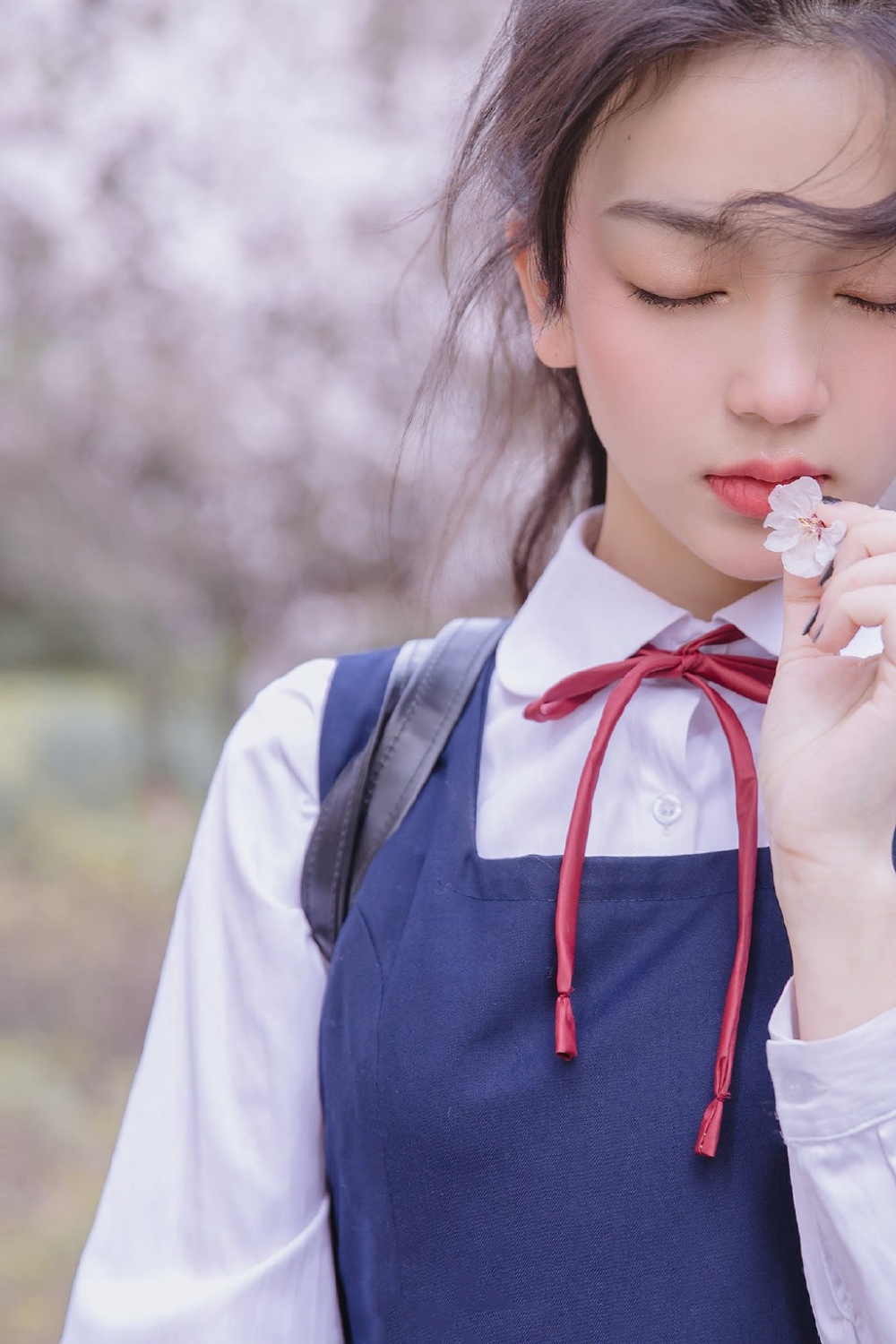 台湾学生制服性感嫩模私房撩人写真 