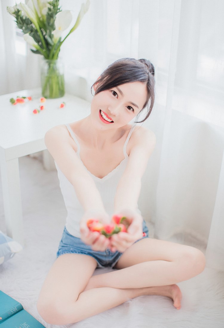 90后美女模特SukkiQ可儿性感私房照图片 