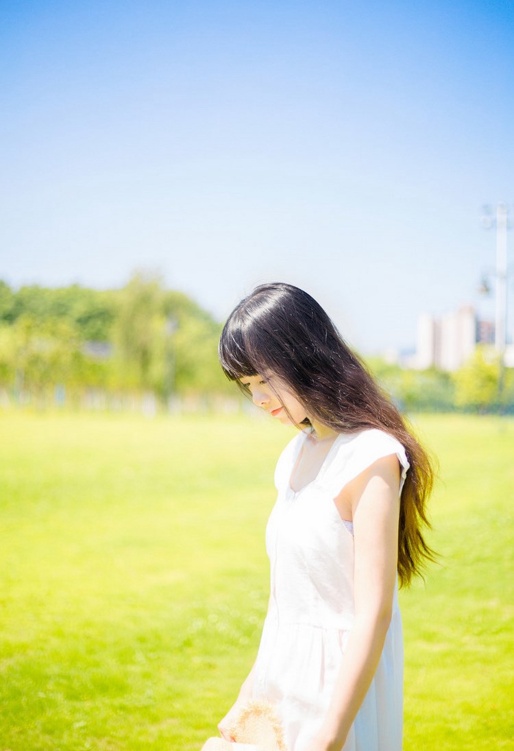 90后漂亮女生王雨纯家居魅惑写真 