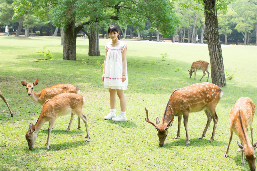 小蛮腰美女性感身材迷人写真 