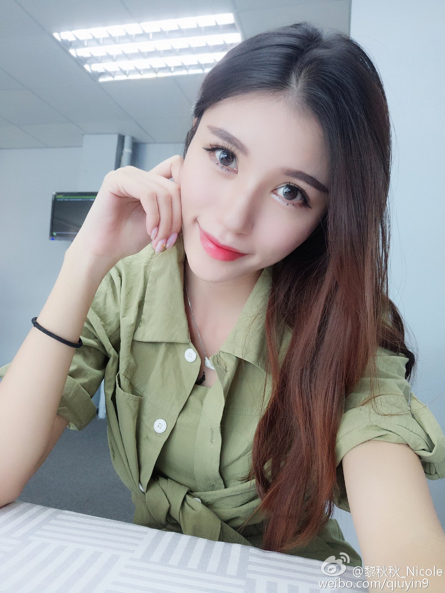 90后美女校花黎秋秋Nicole微博自拍美图 