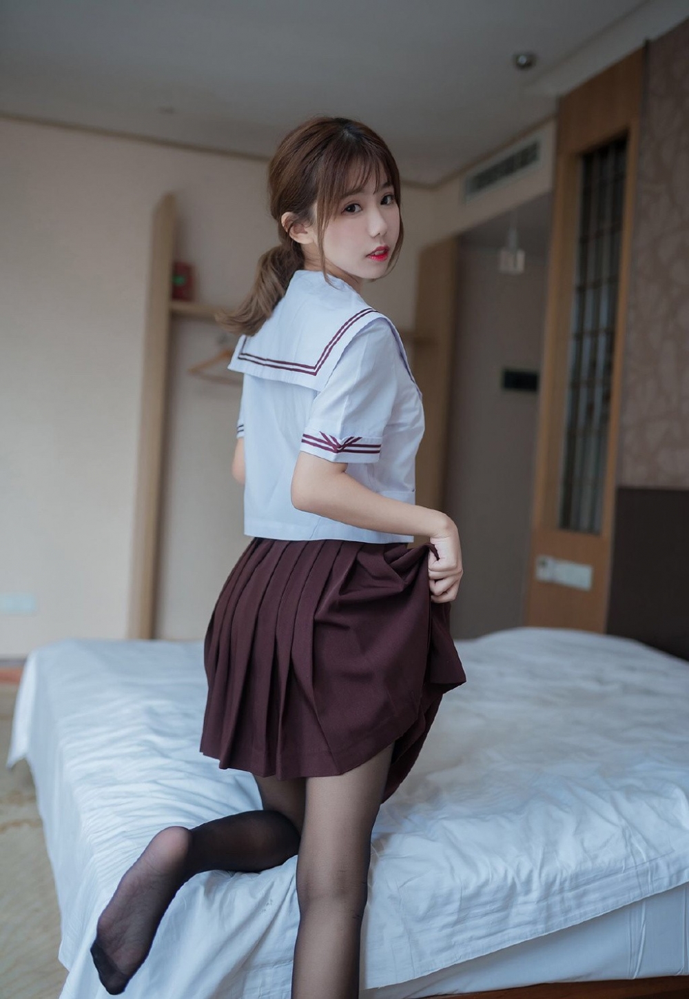 jk制服美女黑丝长腿玉足写真 