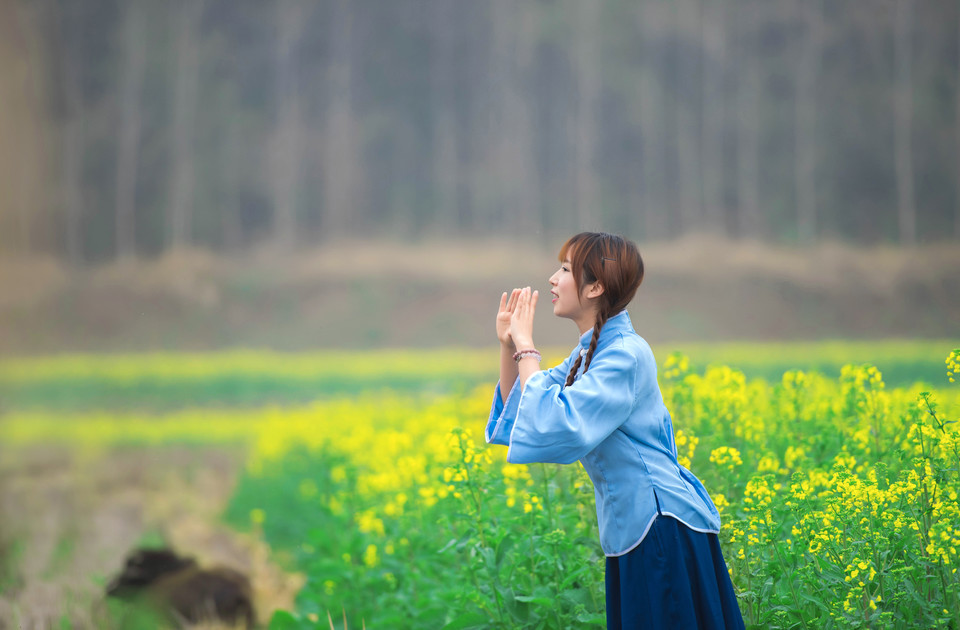 吊带短裙美眉山中真由美私房写真 