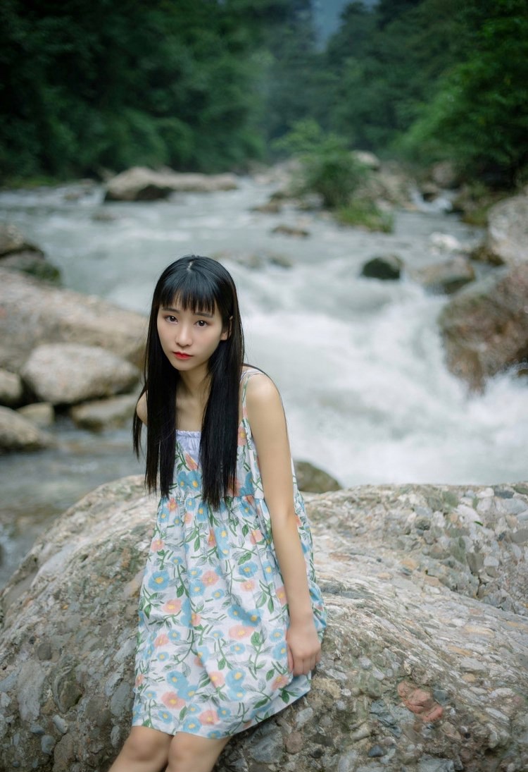 日本少女偶像一色杏子学生制服摄影图片 