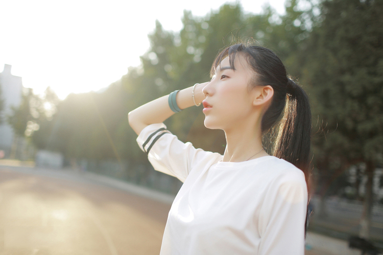 性感酥胸黑丝美女私房诱人写真 