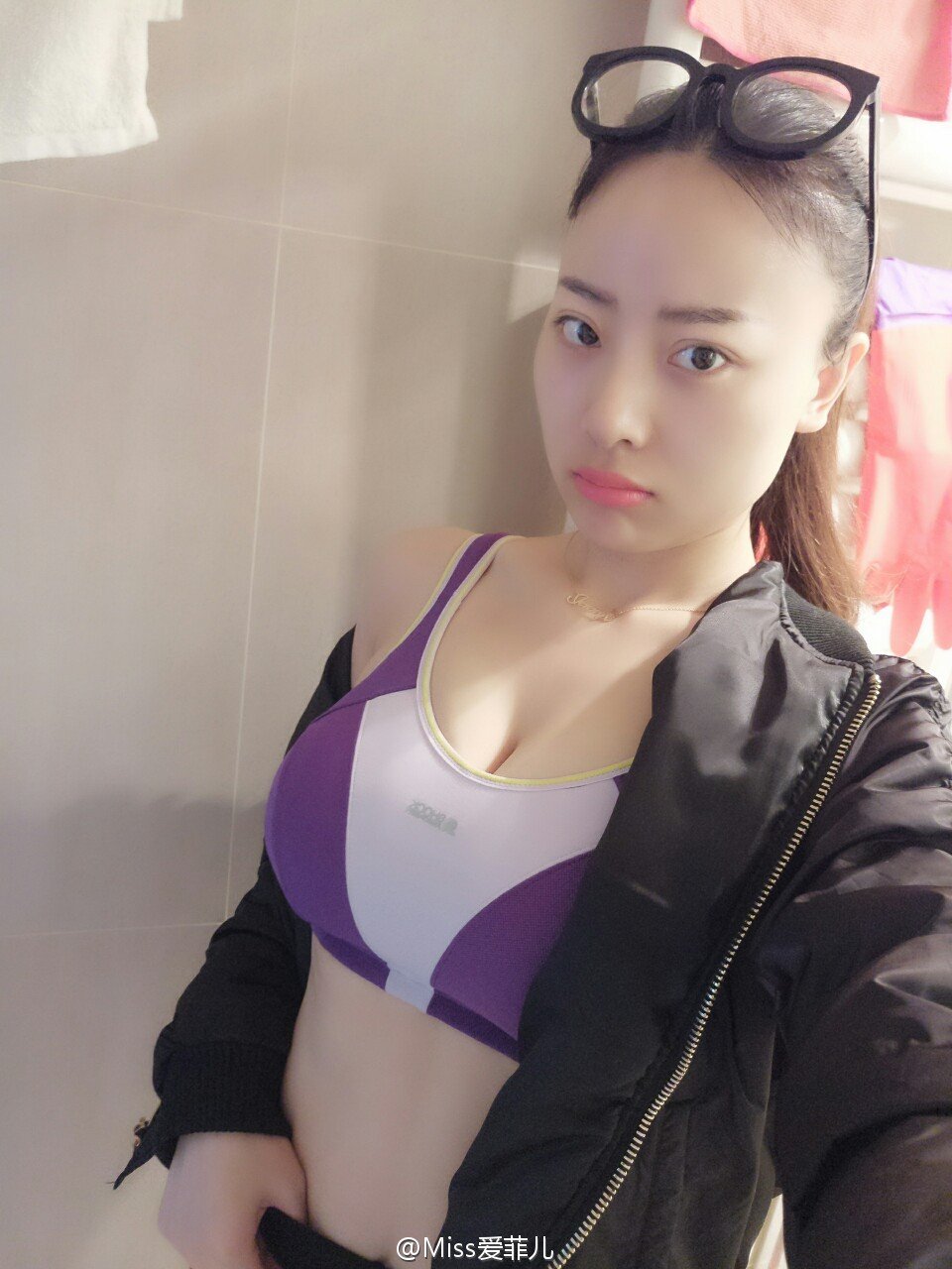 大胸美女主播Miss爱菲儿自拍图片 