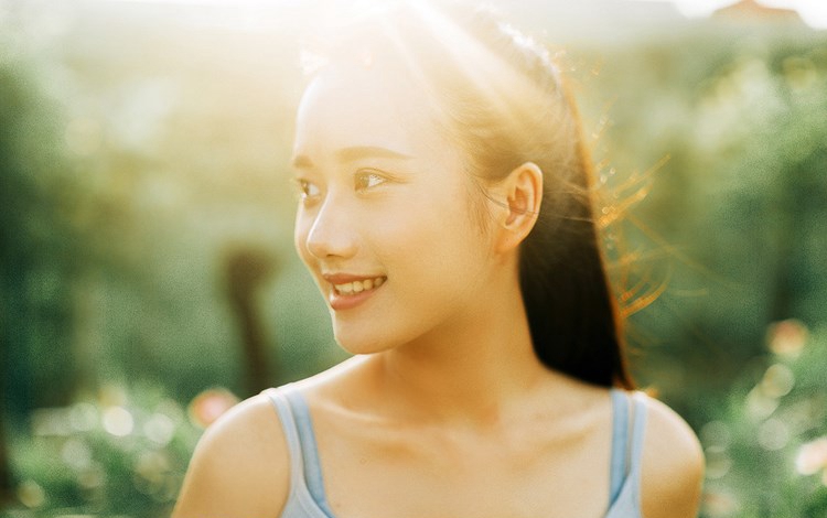 夏日阳光美女安馜薇比基尼外拍写真 