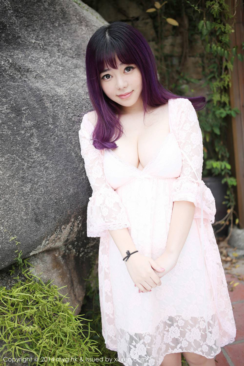 秀人性感美胸美女刘飞儿户外撩人写真 