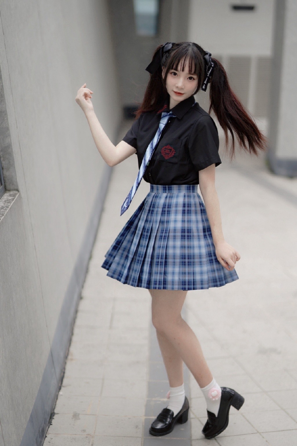 白皙双马尾JK制服美少女性感撩人写真 