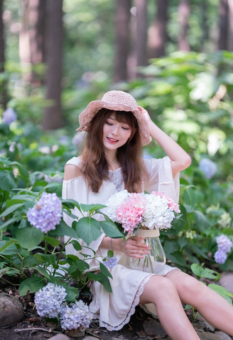 气质短发美女雨夕cy性感私房照图片 