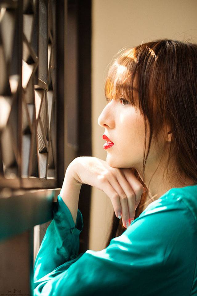 秀人性感女郎丽莉私房诱人写真 