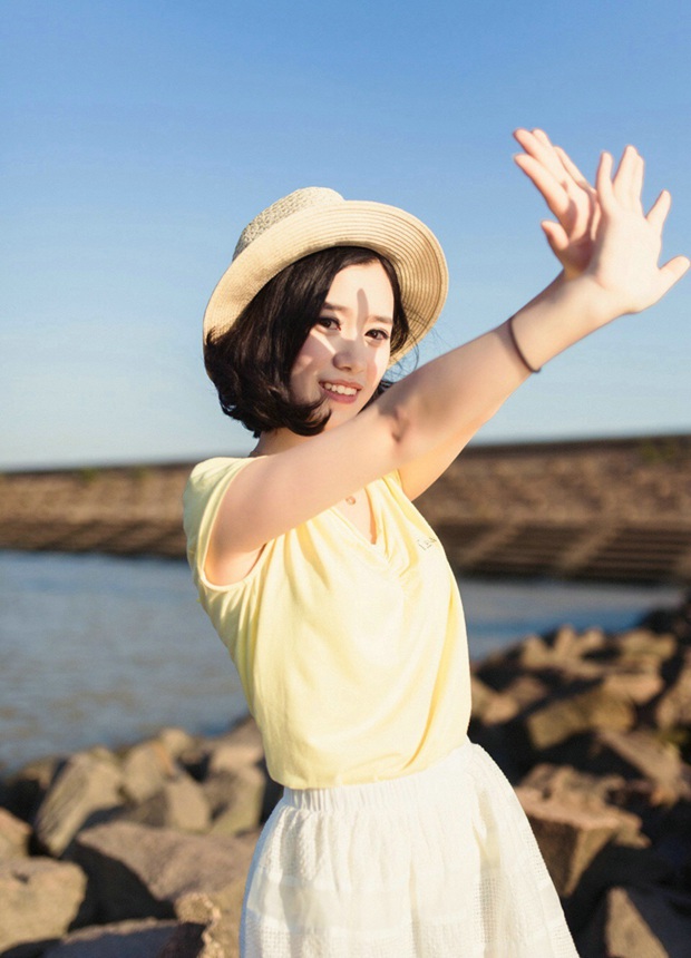 性感睡衣嫩模浴室湿身诱人写真 