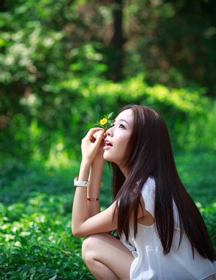 性感蕾丝内衣美女许诺浴室湿身照 