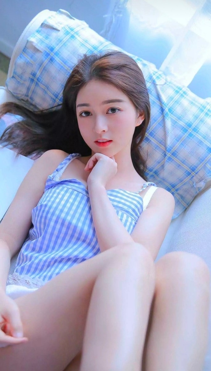 蕾丝睡衣美女黄歆苑性感丰满写真图片 