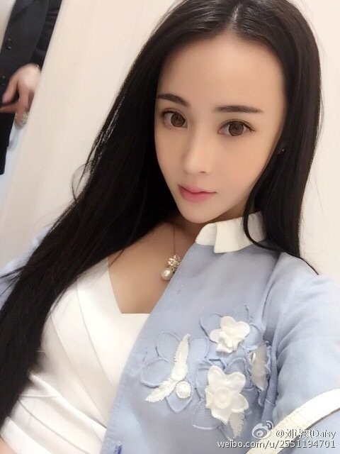 大胸美女爆乳身材丰腴傲人成熟自拍照 