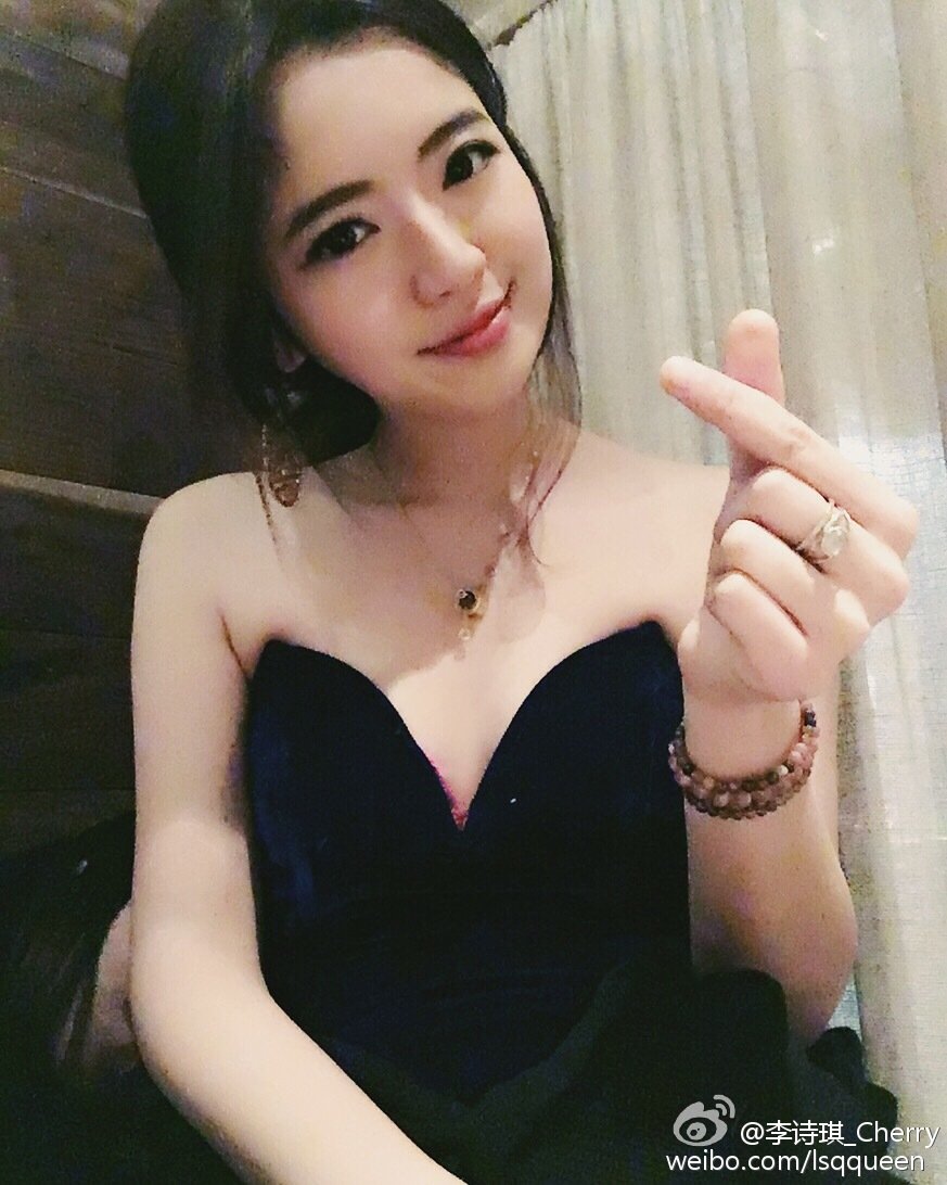 90后美女模特李诗琪微博私拍图片 