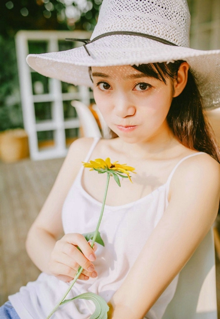 性感酥胸美女赵雨菲私房秀美背高清写真 