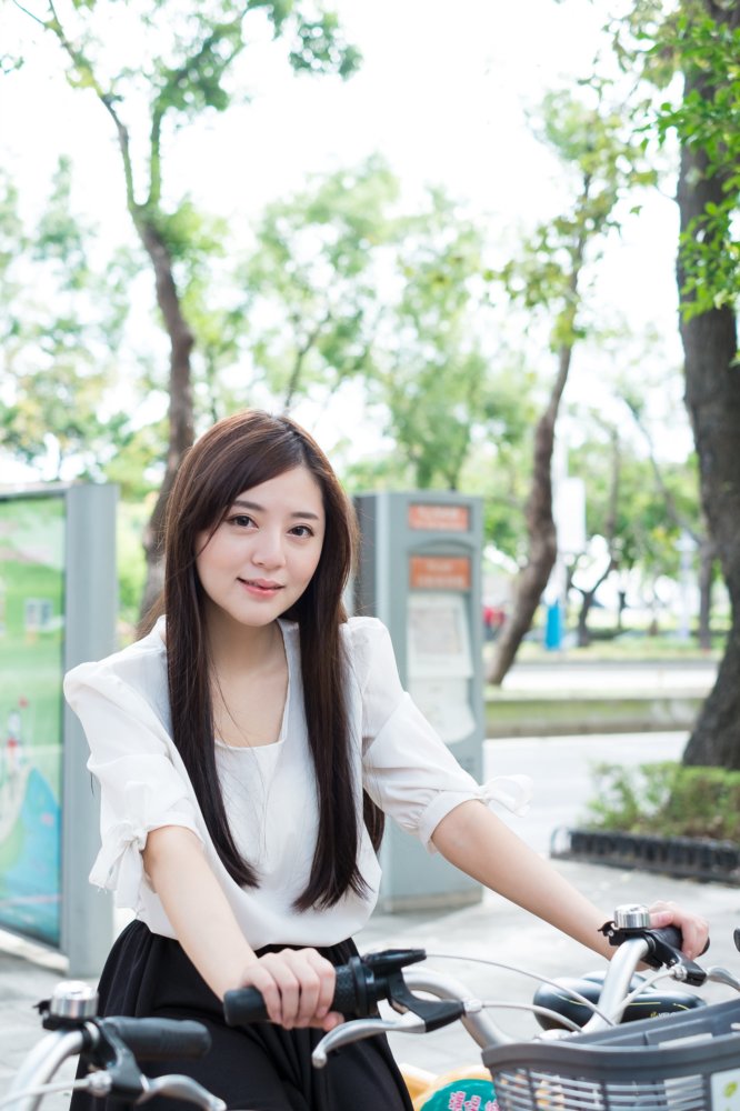 成熟魅力女人姜雨珊外拍写真图片 