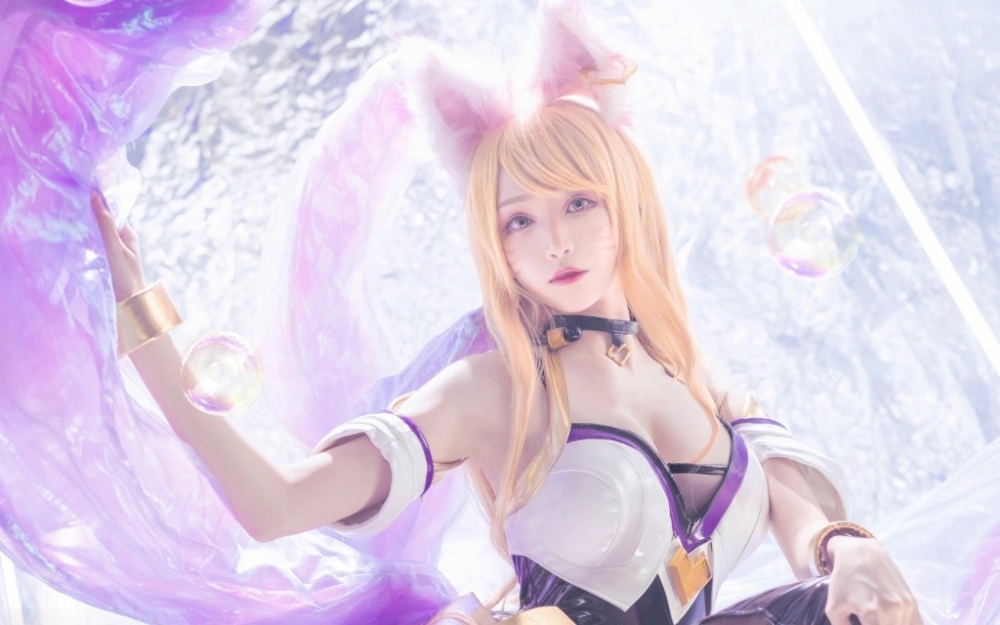 巨乳童颜美女cosplay英雄联盟lol阿狸大胆艺术照 