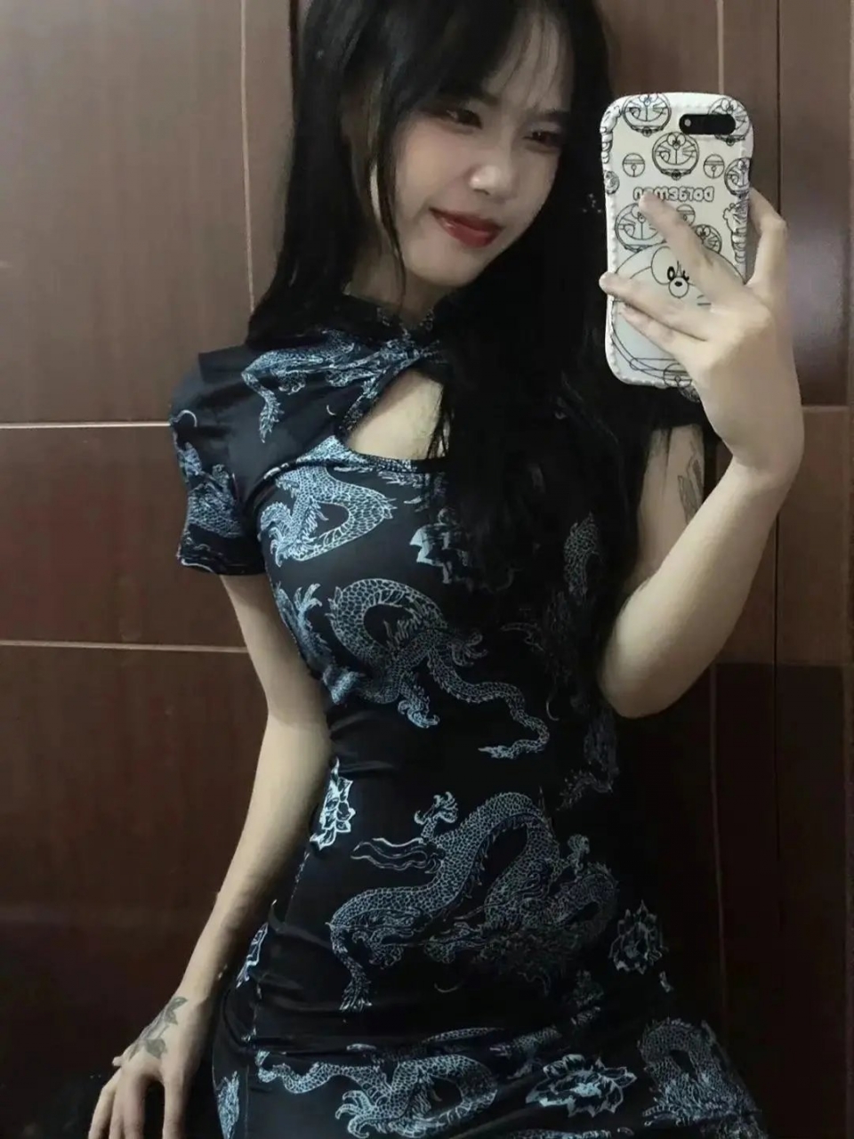 性感美女茉莉白蕾丝情趣内衣写真翘臀诱人 