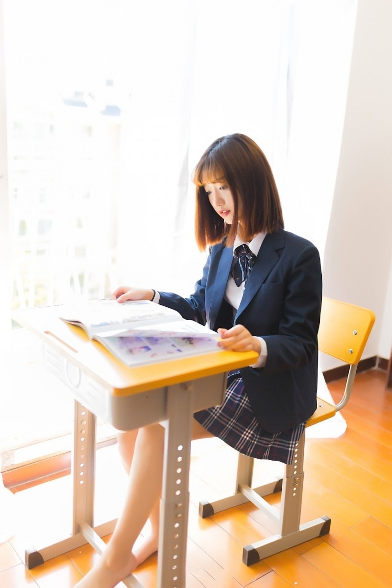 JK制服美女夏日清新写真图片 