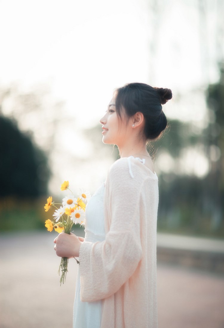 女神模特孟思雨性感内衣写真身姿迷人 