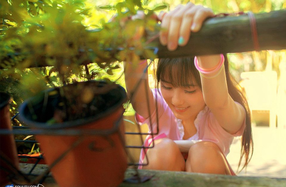 性感美女小嶋陽菜黑色内衣写真 