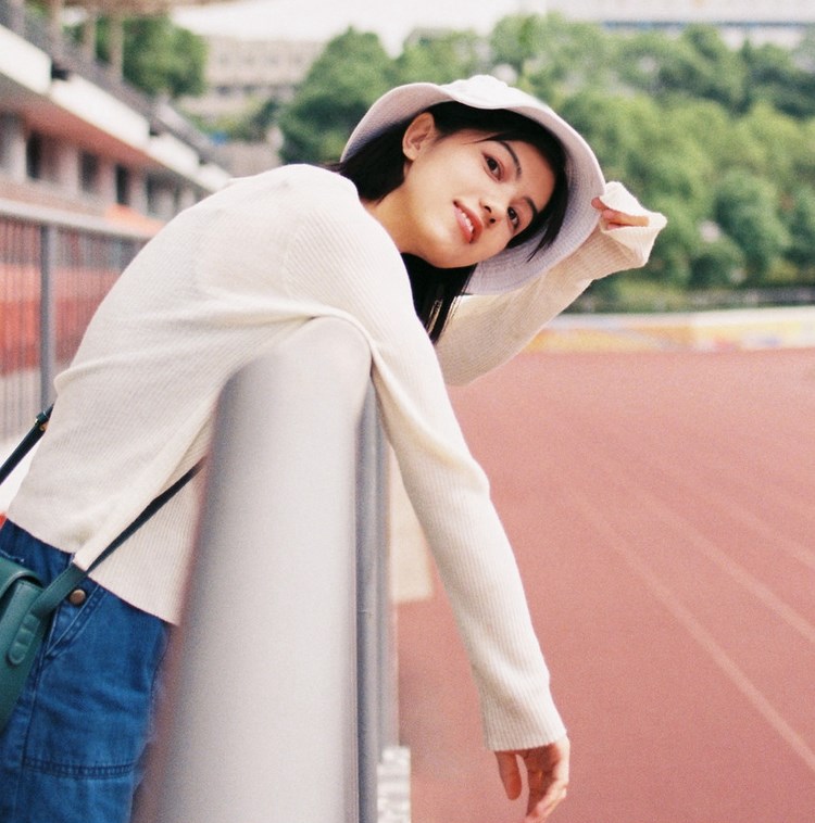 性感模特果儿真空浴室湿身诱惑美女写真图片 