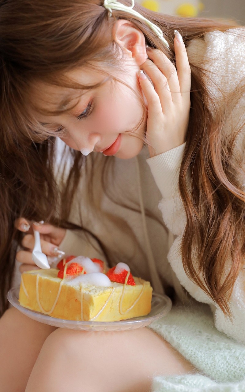 肤白貌美牛奶肌美少女甜美诱人私房写真 