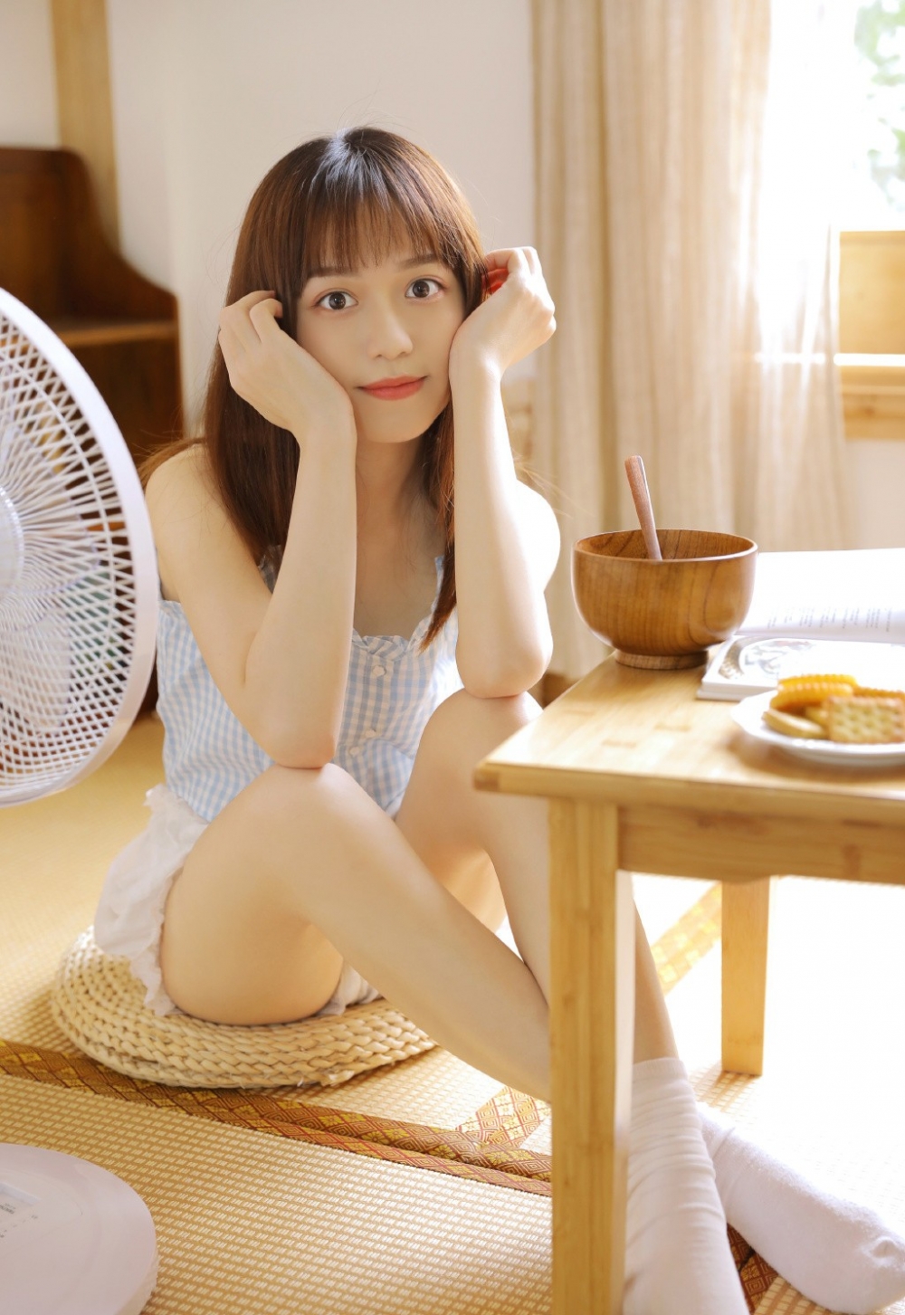 长发美女清凉夏日美腿美肌私房写真 