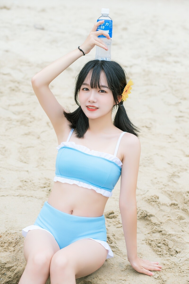 比基尼双马尾美少女唯美海边沙滩纯欲风写真 