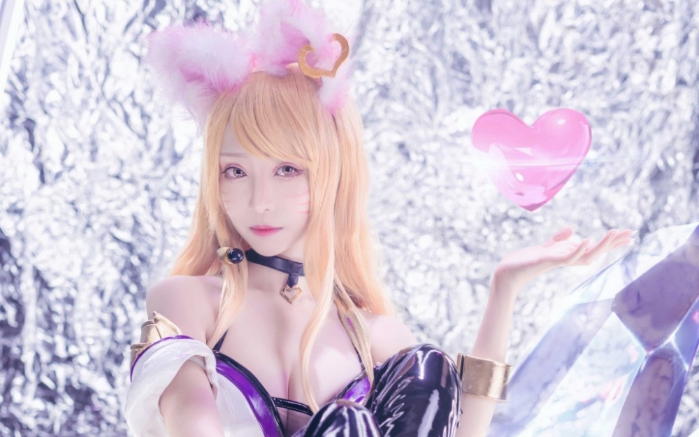 巨乳童颜美女cosplay英雄联盟lol阿狸大胆艺术照 