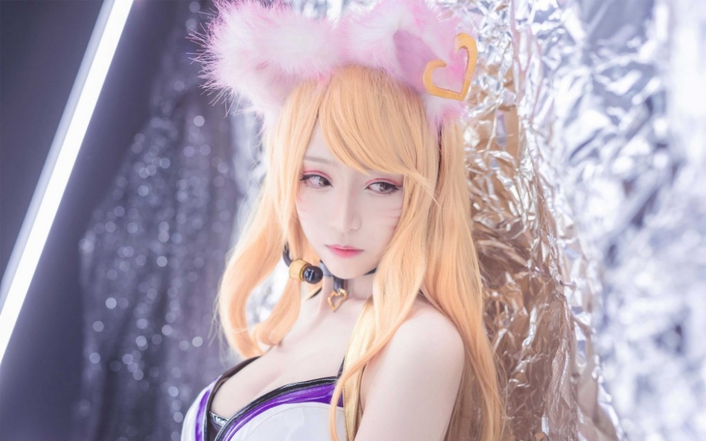 巨乳童颜美女cosplay英雄联盟lol阿狸大胆艺术照 