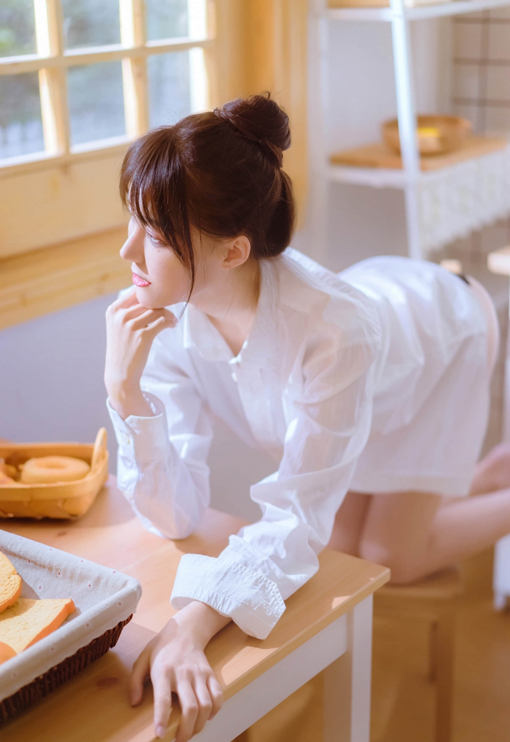 网红美女豆梓吖宽大白衣衬衫性感写真 