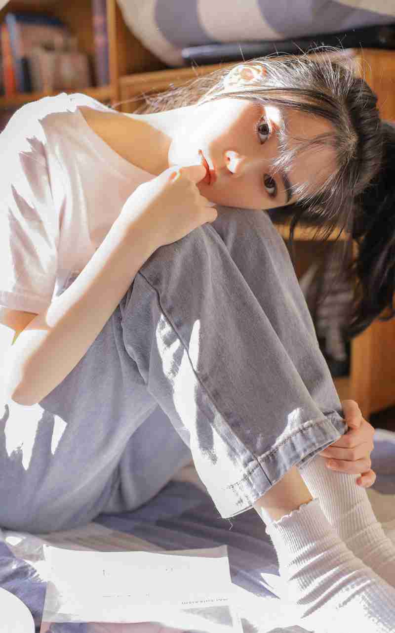 性感红唇美女少妇美汐内衣诱惑风骚写真图片 