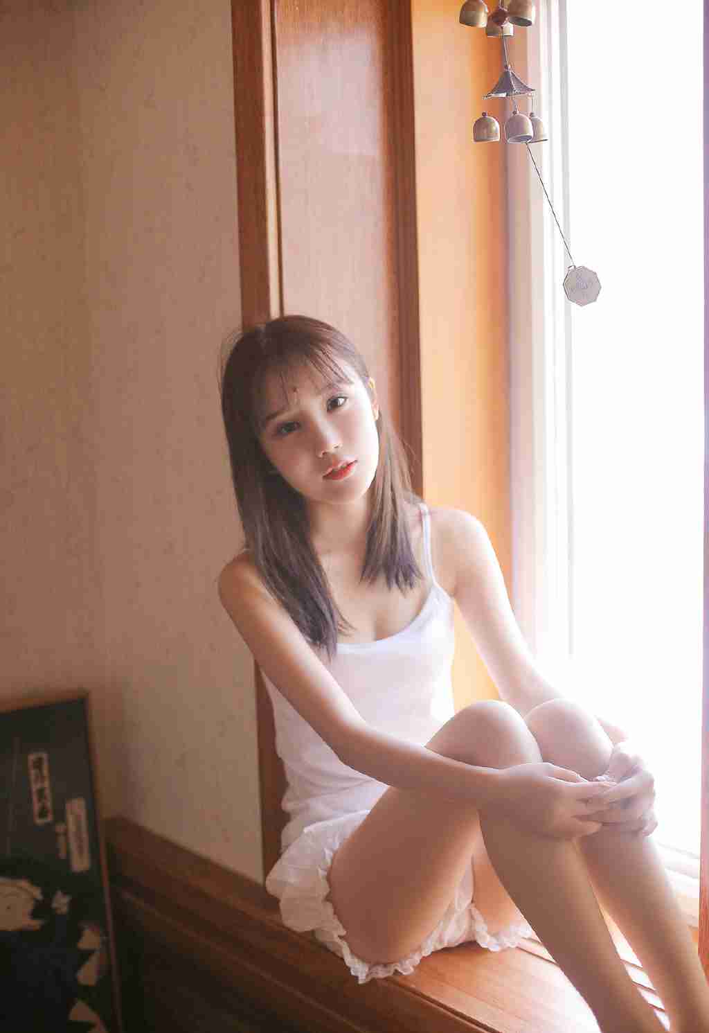 jk制服模特美女Yoyo性感丝袜美腿诱惑写真 