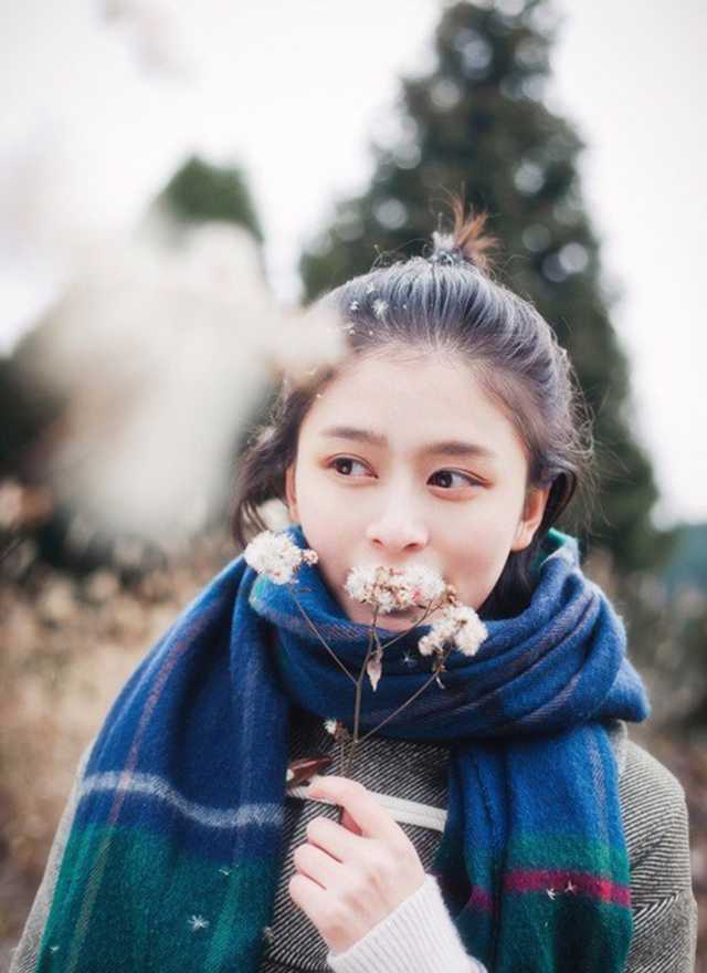 真空美女牛仔背带裤性感酥胸写真 