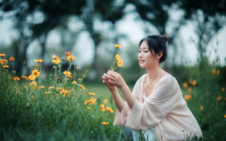 女神模特孟思雨性感内衣写真身姿迷人 